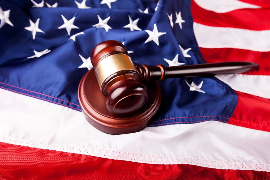 上海刑事案件律師視角：有經(jīng)濟(jì)案件戶口能否遷？