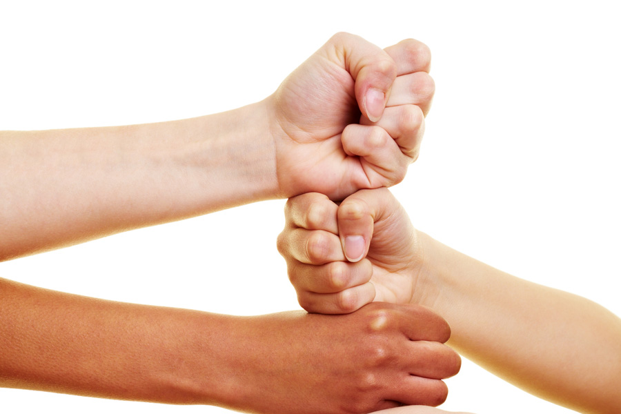 抉擇之間:上海取保候?qū)徛蓭熖接懧蓭煾嬷桓嫒”:驅(qū)忥L(fēng)險與后果的法律道路