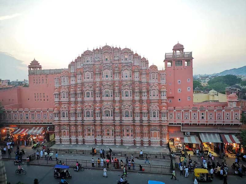 未經(jīng)許可經(jīng)營現(xiàn)貨黃金延期交收業(yè)務(wù)的行為如何定性？閔行刑事律師來回答