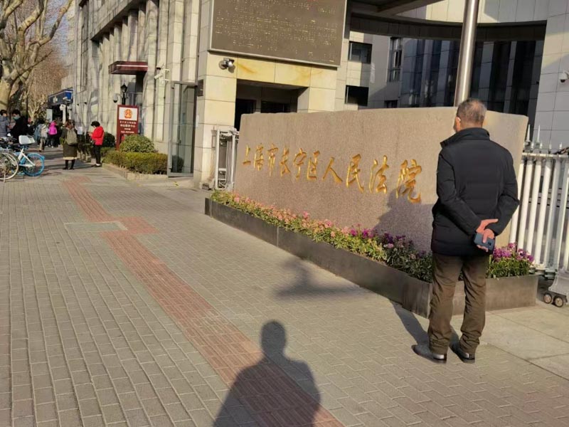 旅館老板發(fā)現(xiàn)客人吸毒不制止是否構(gòu)成容留他人吸毒罪？上海刑事犯罪律師來回答